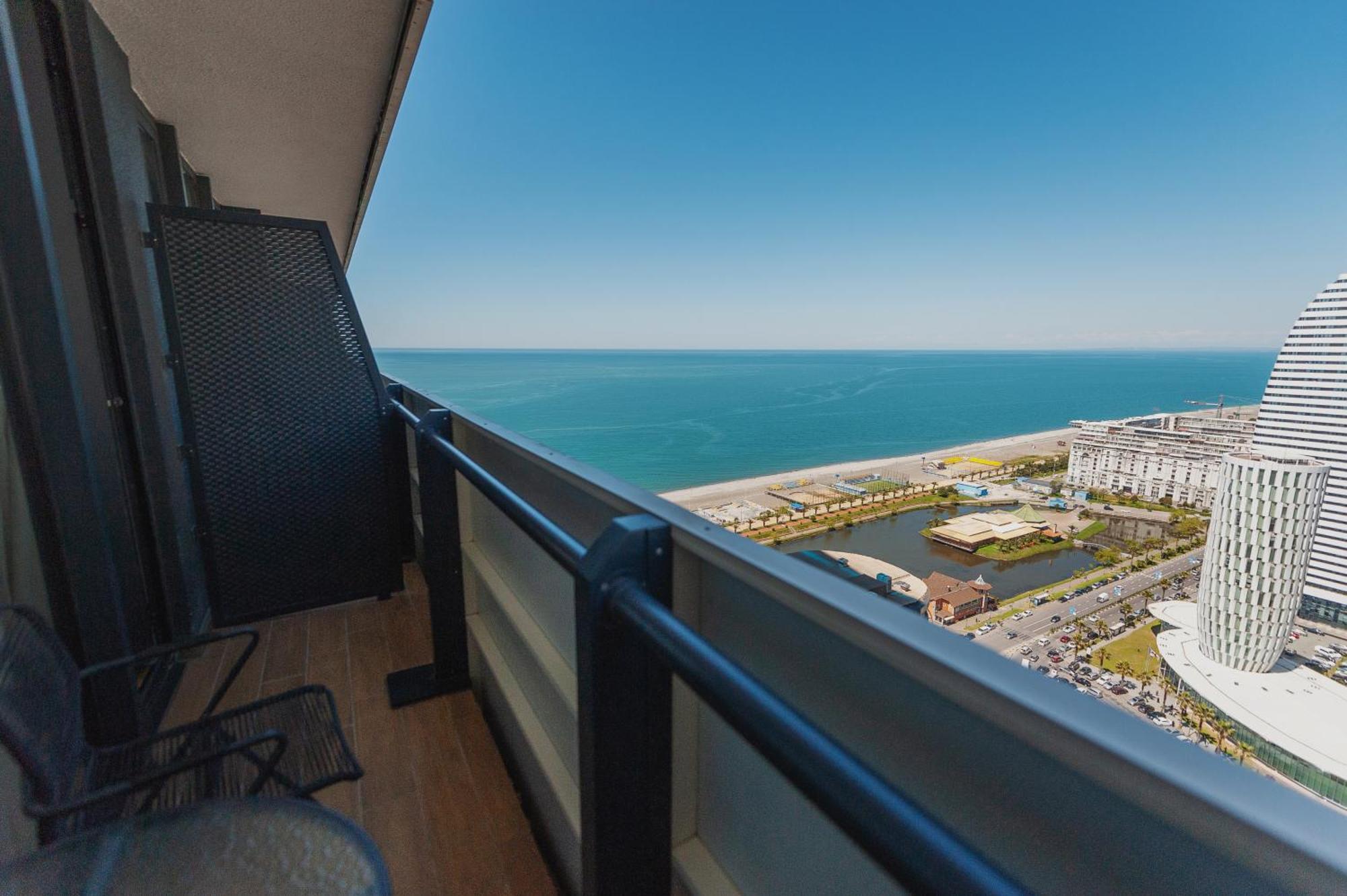 巴统 P A N O R A M A A P R T H T E L Orbi With Sea View酒店 外观 照片