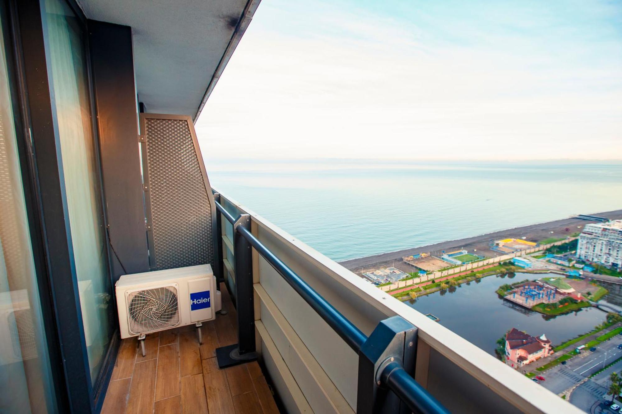巴统 P A N O R A M A A P R T H T E L Orbi With Sea View酒店 外观 照片